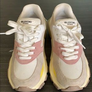 Valentino Garavani Bounce Sneakers